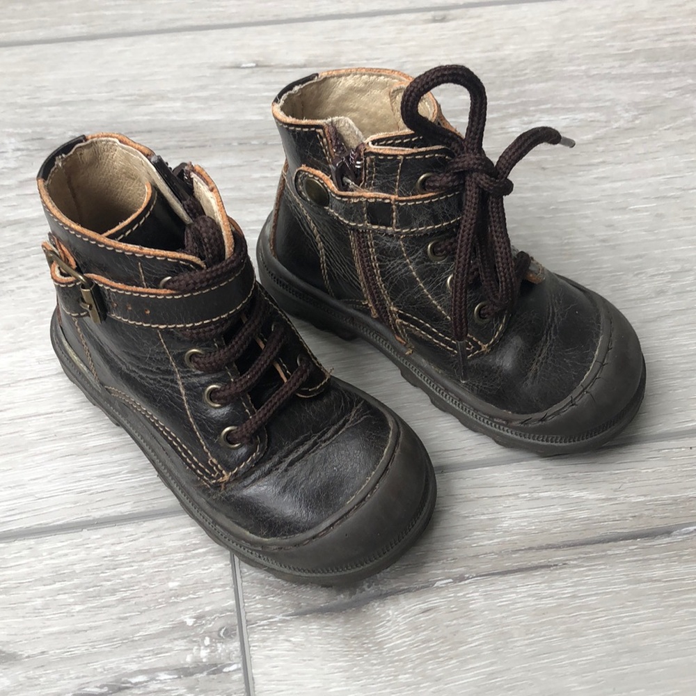 Toddlers leather shoes